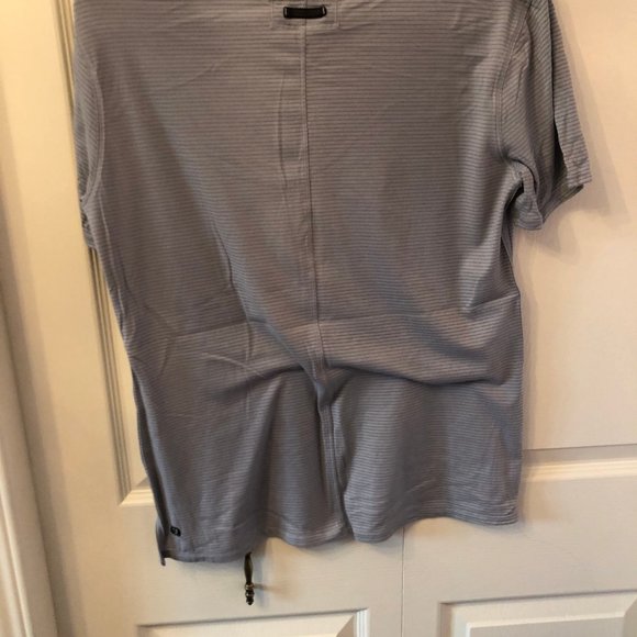 Size 12 Grey Lululemon Tee - Picture 2 of 3